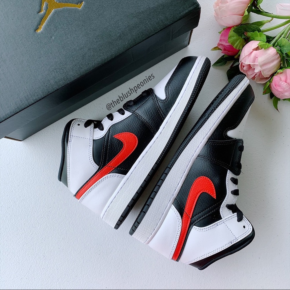 Air Jordan 1 Mid NWT - Picture 9 of 11